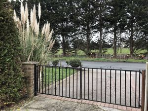 RUSH GREEN ROAD- click for photo gallery